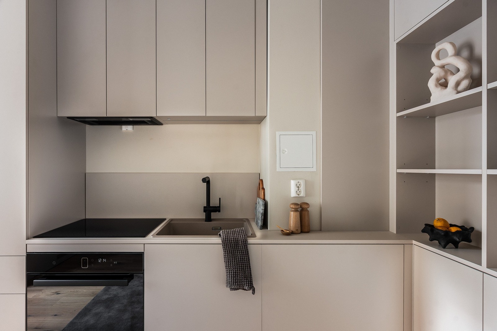 Lekre og smarte design elementer skjuler seg i kjøkkenet Galleribilde