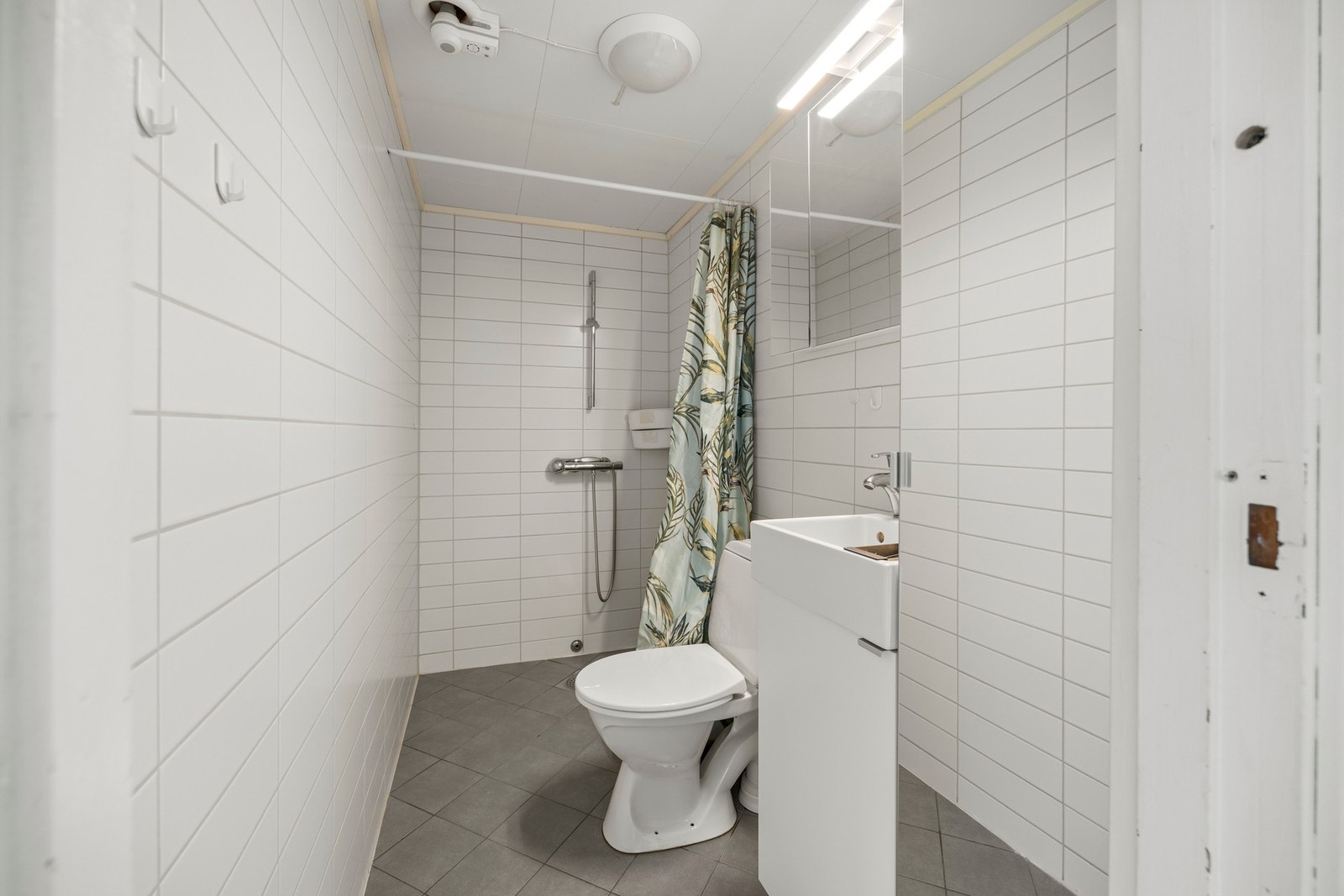 Bad - 3 kvm. Flislagte overflater med varme i gulv. Galleribilde