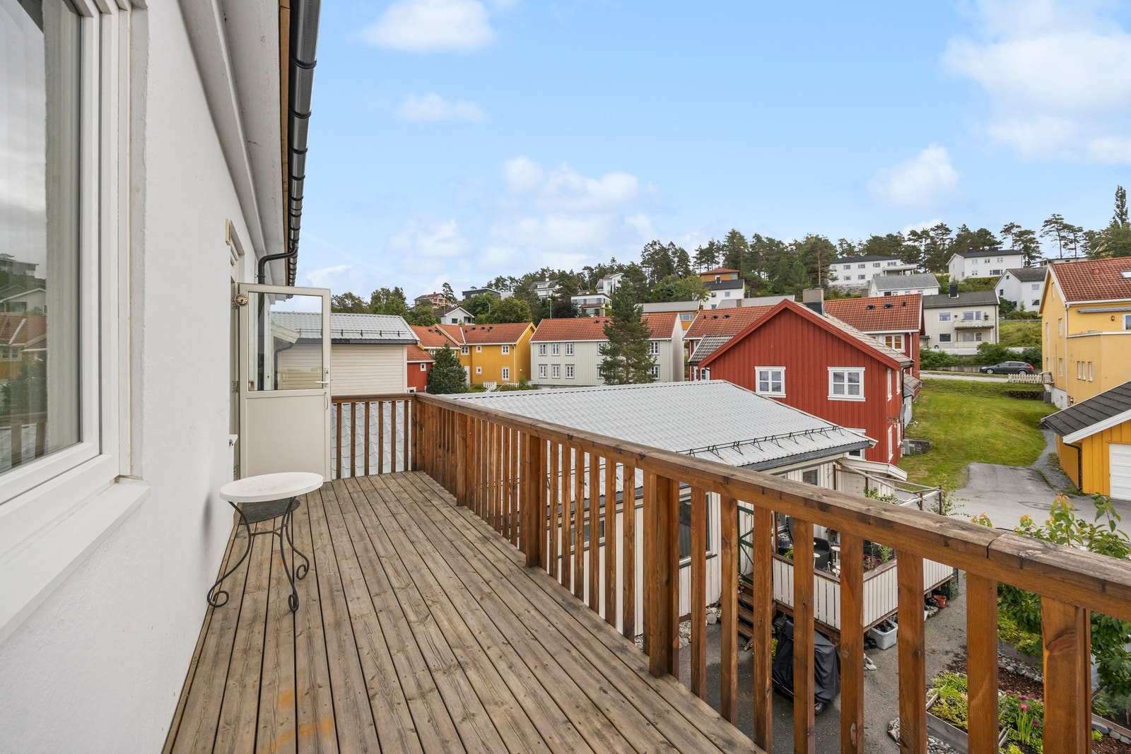 Balkong - 11 kvm. Her kan man nyte morgenkaffen i sola! Galleribilde