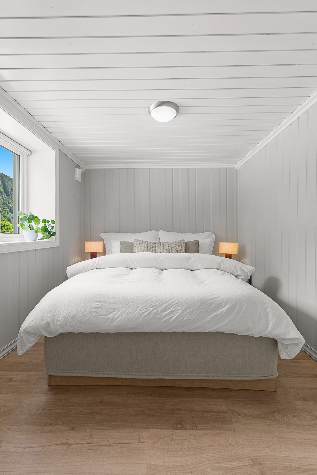 Boligen har to pene soverom i hver sin etasje. Galleribilde