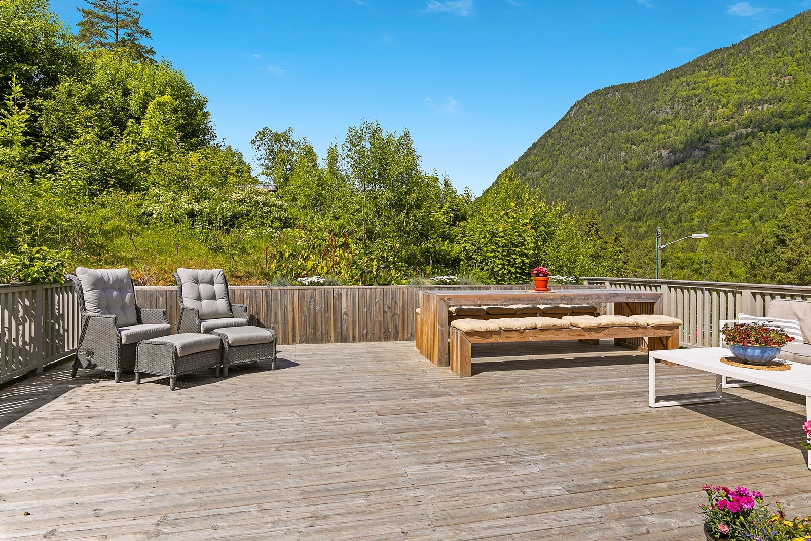 Terrassen måler ca. 50 km og innredes enkelt i ulike soner. Galleribilde