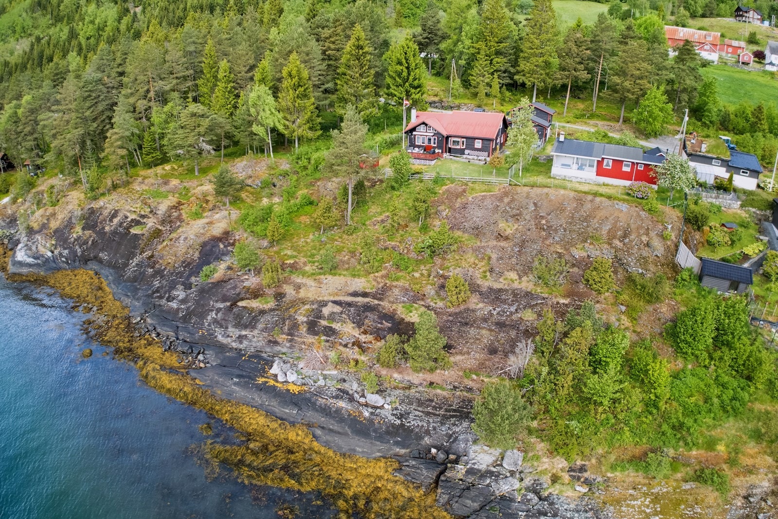 Ta med deg fameilien og opplev denne innheldsrike og spennande eigedommen! Hugs påmelding til visning Galleribilde