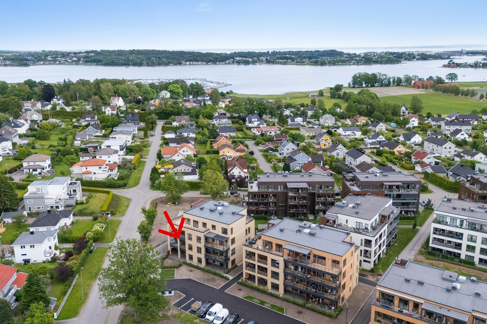 Leiligheten har en suveren plassering - vestvendt på hjlørnet av bygget! Galleribilde