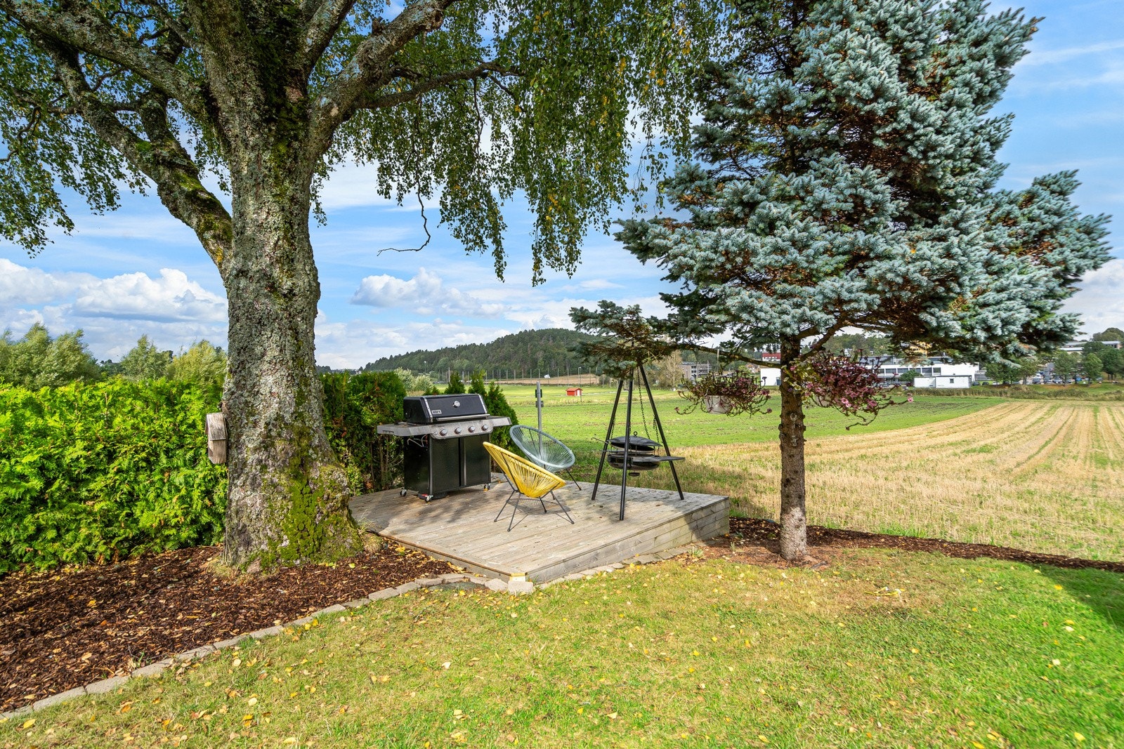 Super uteplass i hagen mot vest! Galleribilde