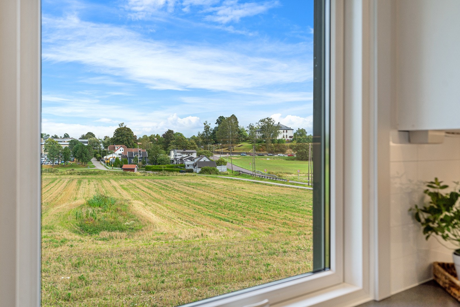 Behagelig utsyn fra kjøkkenet Galleribilde