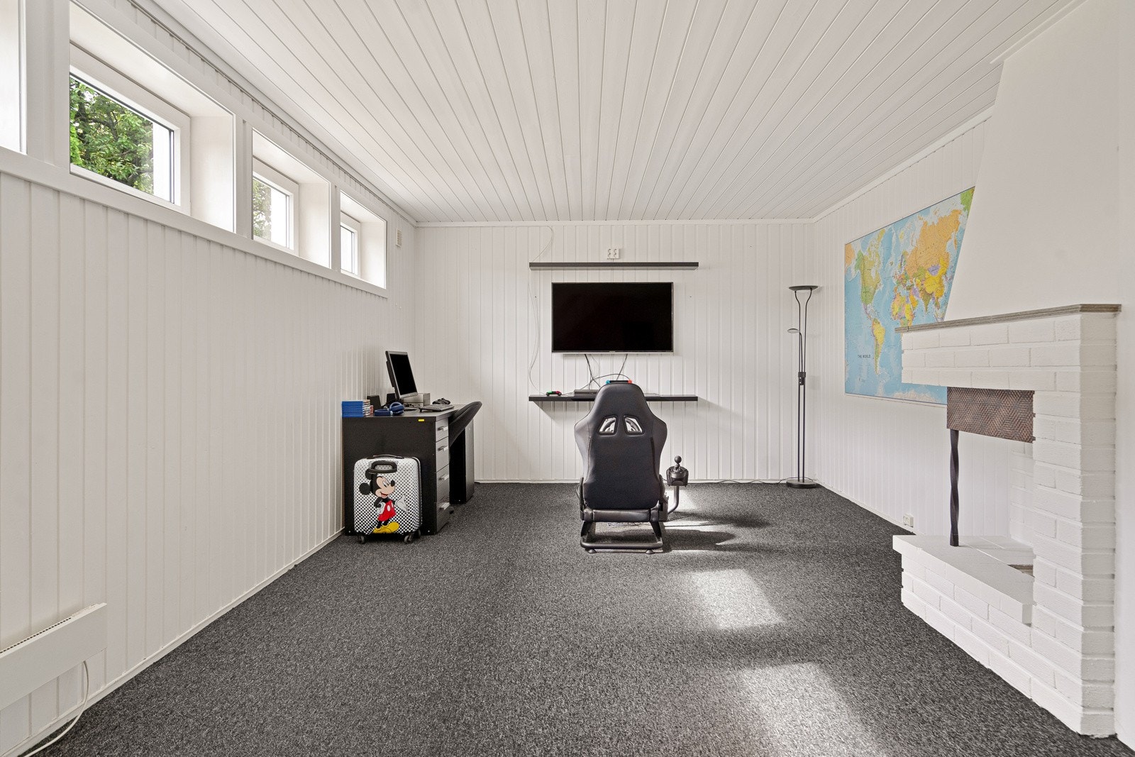 "Kjellerstue" - helt supert rom som en ekstra stue e.l. Rommet er ikke omsøkt til varig opphold. Galleribilde