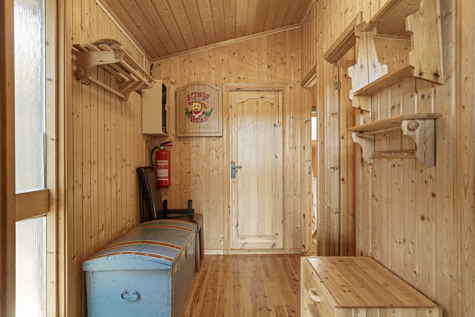 Romslig gang ønsker deg velkommen inn! Galleribilde