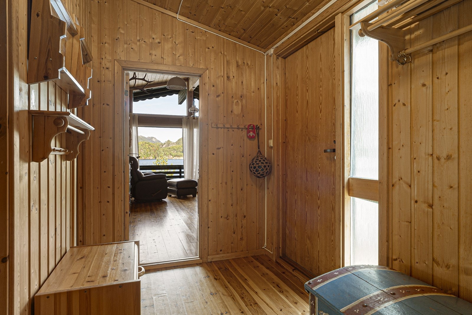 Denne hytten ble oppført i 1981 og holder hovedsakelig standard fra byggeår. Galleribilde