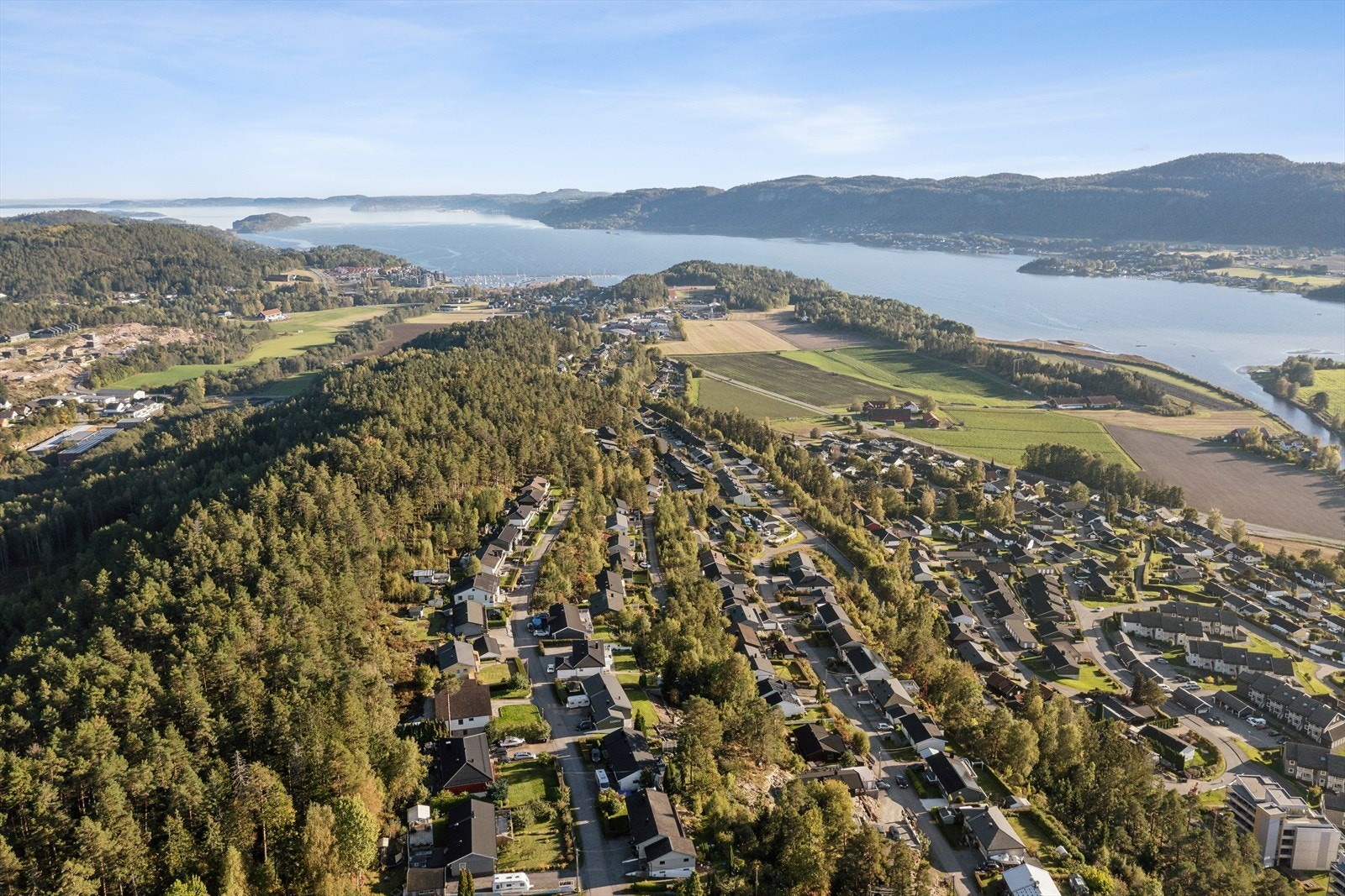 Skafjellåsen er et av de mest ettertraktede i Sande med flotte natur- og friluftslivsområder og kort vei til fjorden. Galleribilde