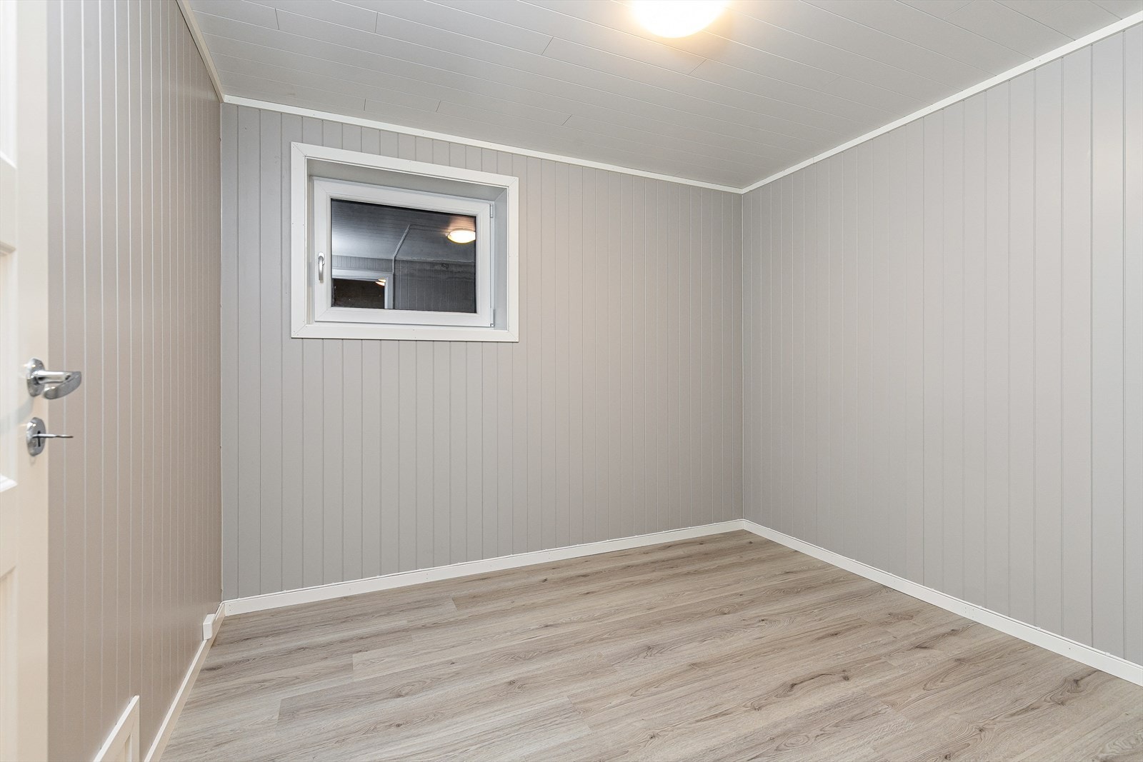 Bilde av det andre soverommet. Vi gjør oppmerksom på at bildet er tatt i regi av tidligere salg i 2020. Galleribilde