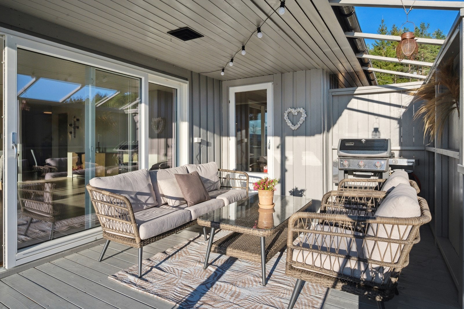 Fra stuen er det videre utgang til en stor terrasse på hele 55m². Galleribilde