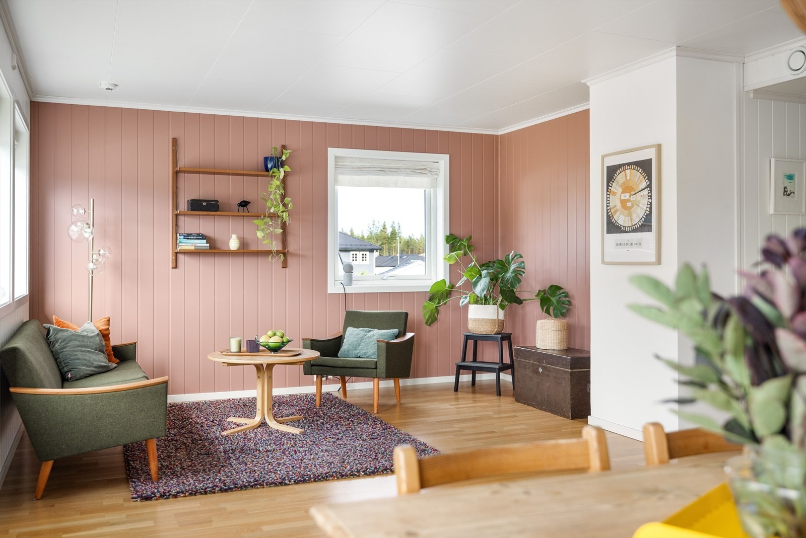 I stuen er det også pipeløp med antatt mulighet for installering av vedovn om ønskelig. Galleribilde