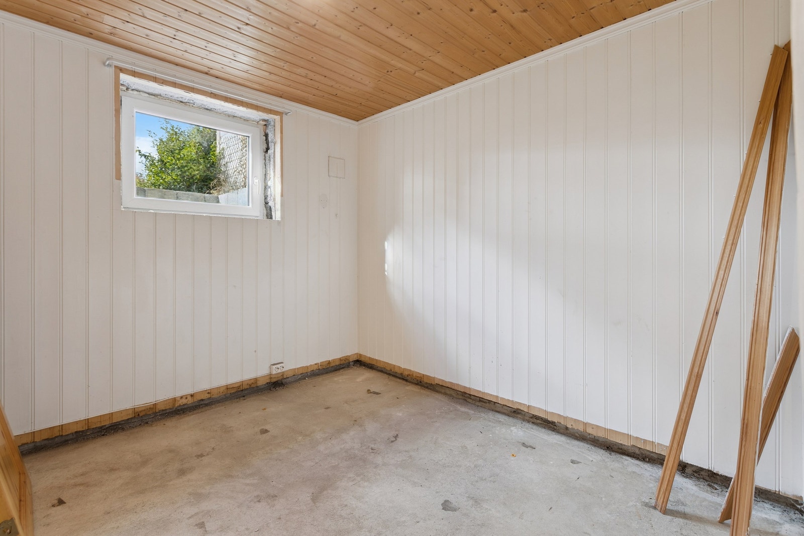 Disse rommene gir mulighet for å tilpasse kjelleren etter egne behov for lagring eller hobby. Galleribilde