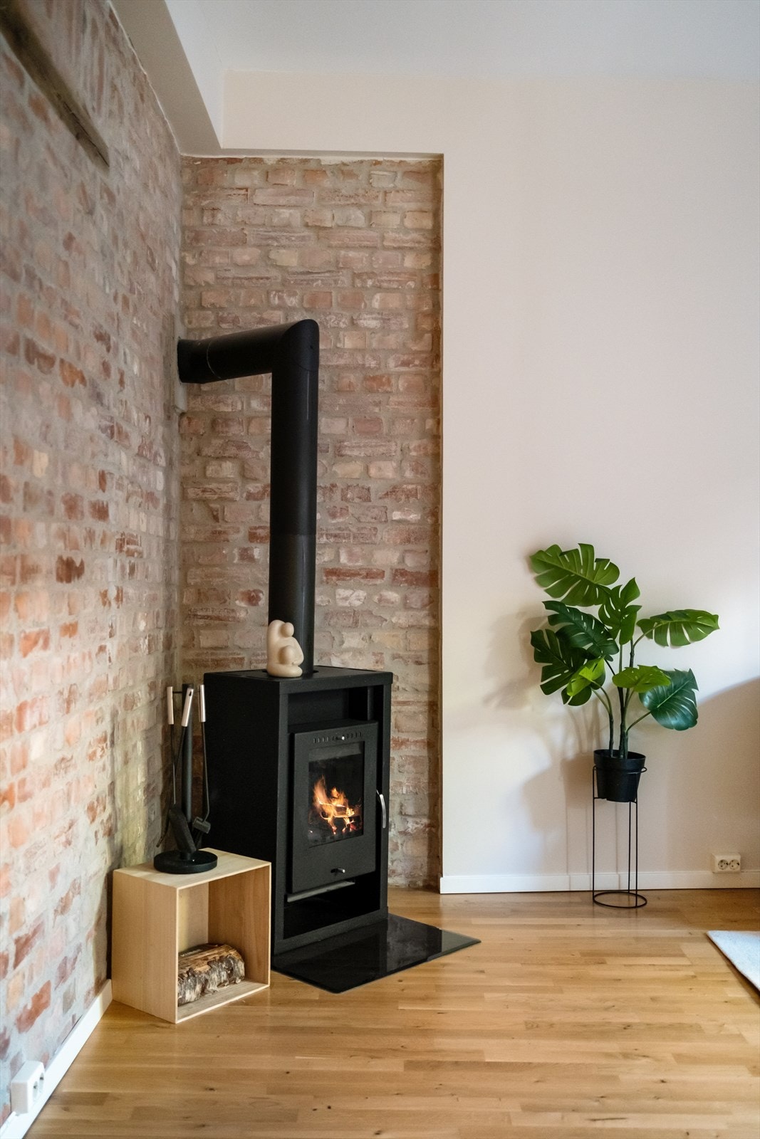 Energieffektiv peis i stuen. Galleribilde