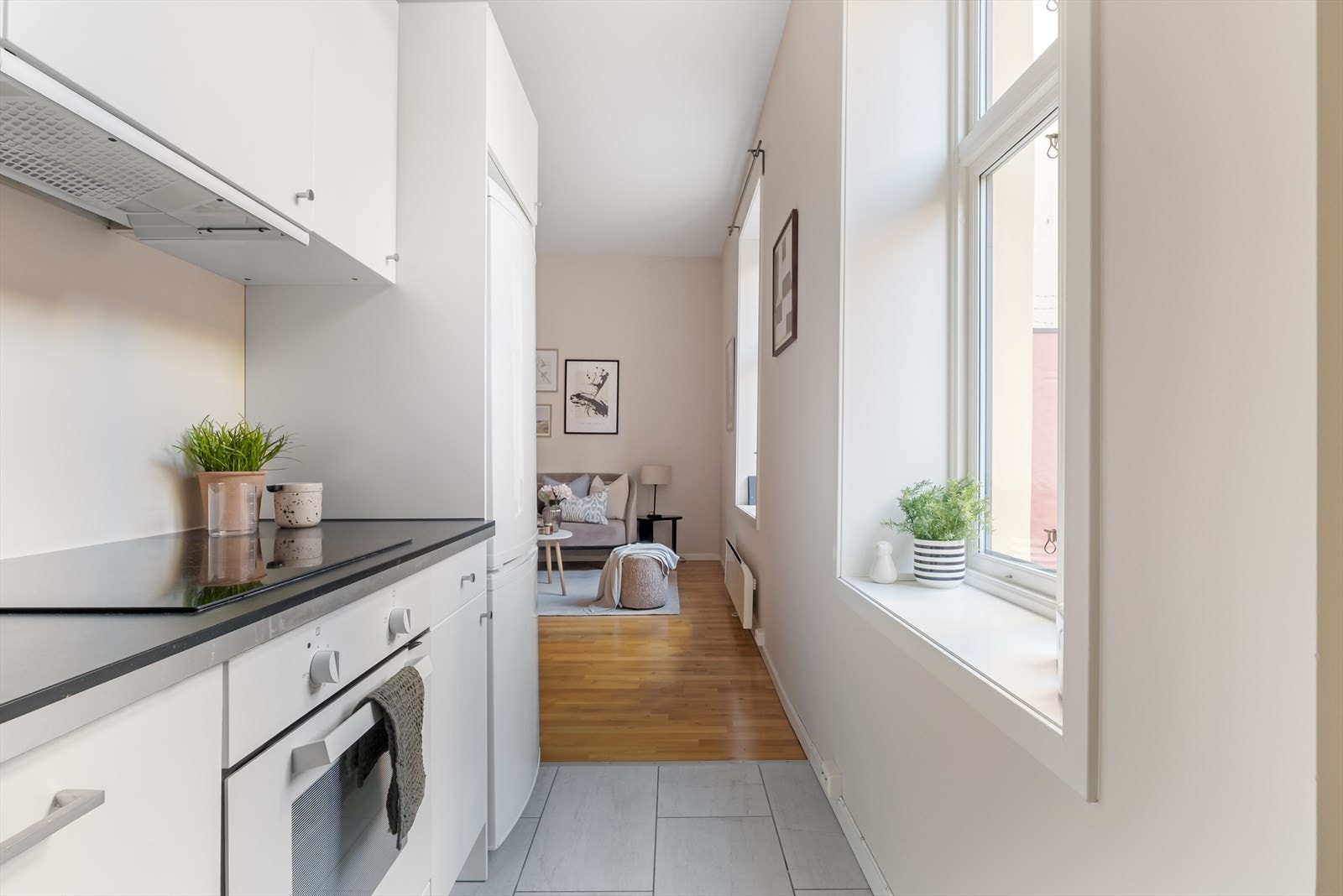 Kjøkken med åpen løsning mot stuen. Galleribilde