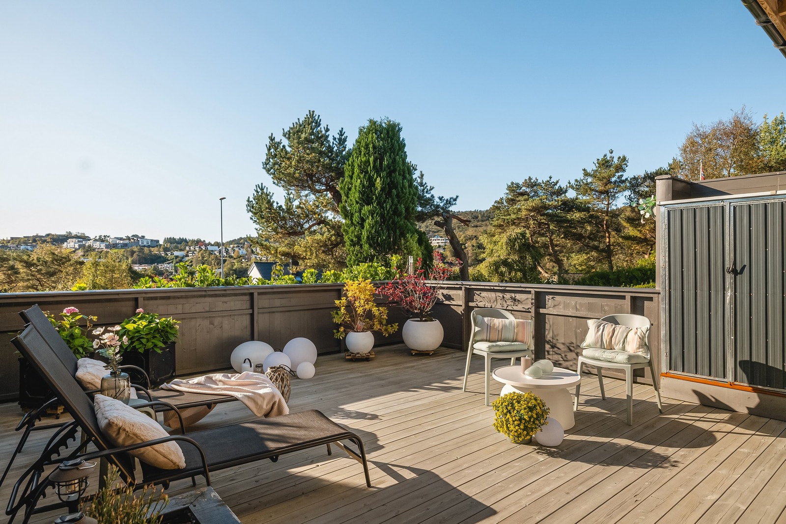 Terrasse (60 kvm) og altan (28 kvm) Galleribilde