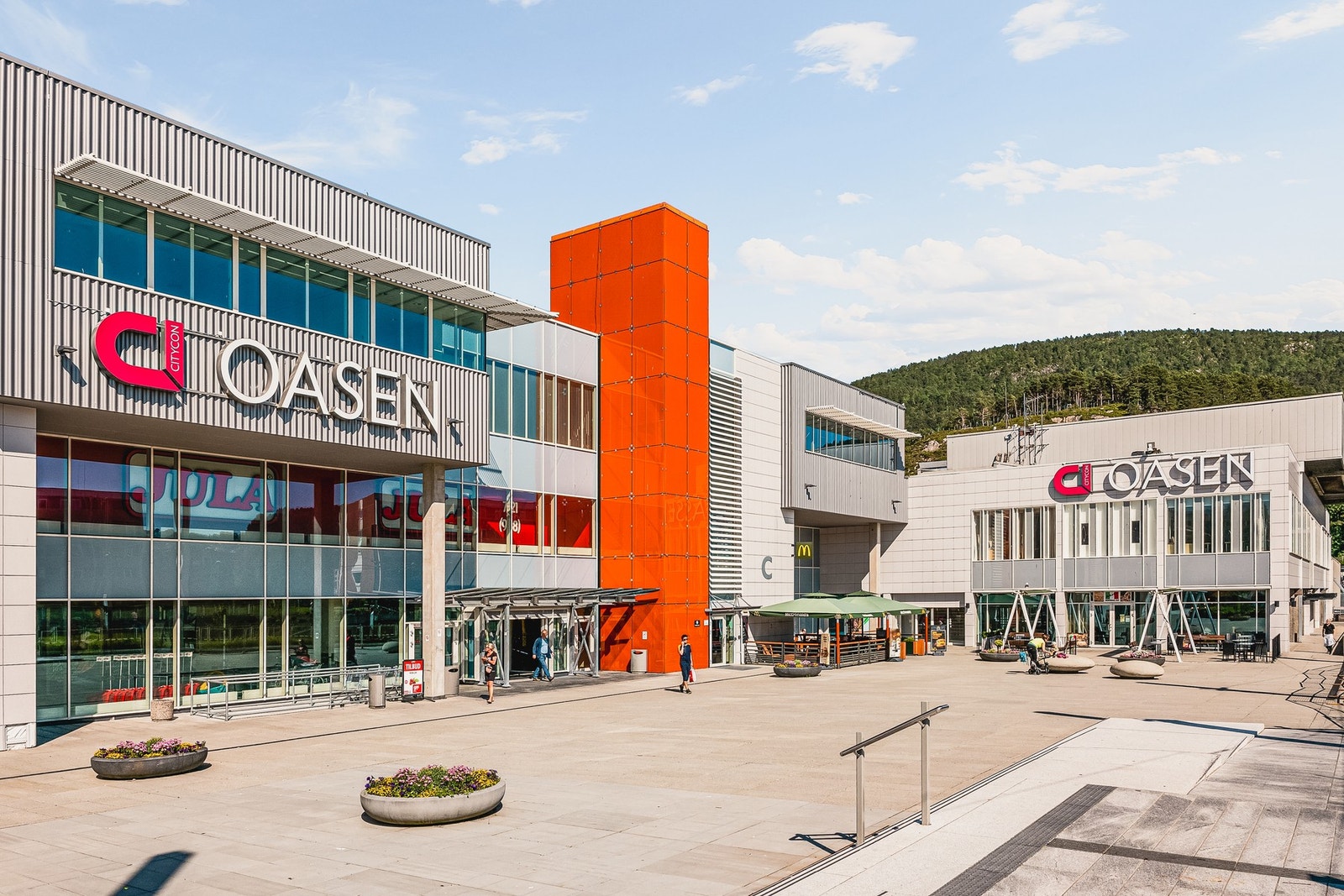 Fra Oasen tar man seg enkelt videre til Bergen sentrum via kollektivtransport Galleribilde