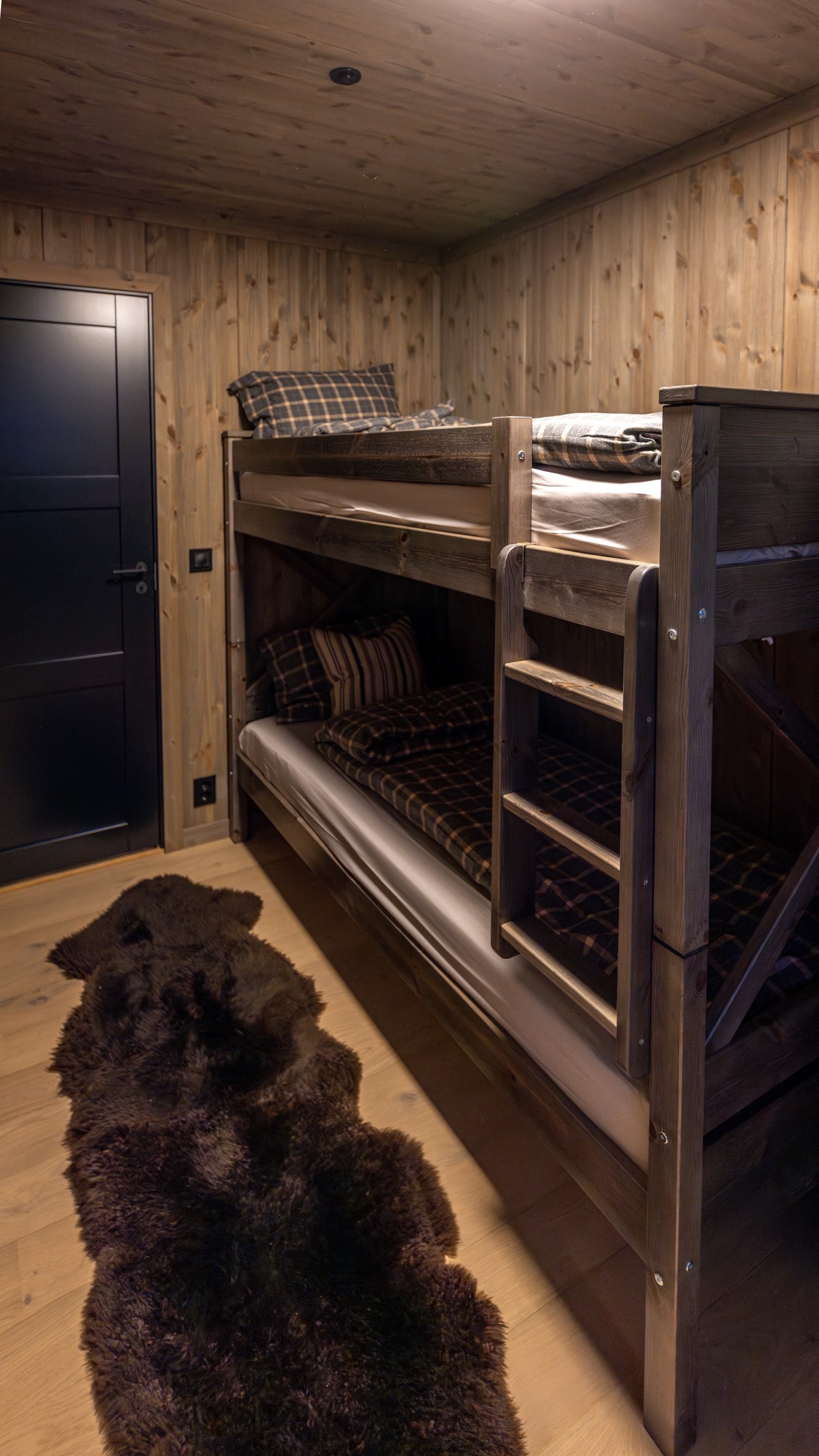 Her er det lagt vekt på praktiske løsninger som gir fleksibilitet og plass til hele familien. Galleribilde