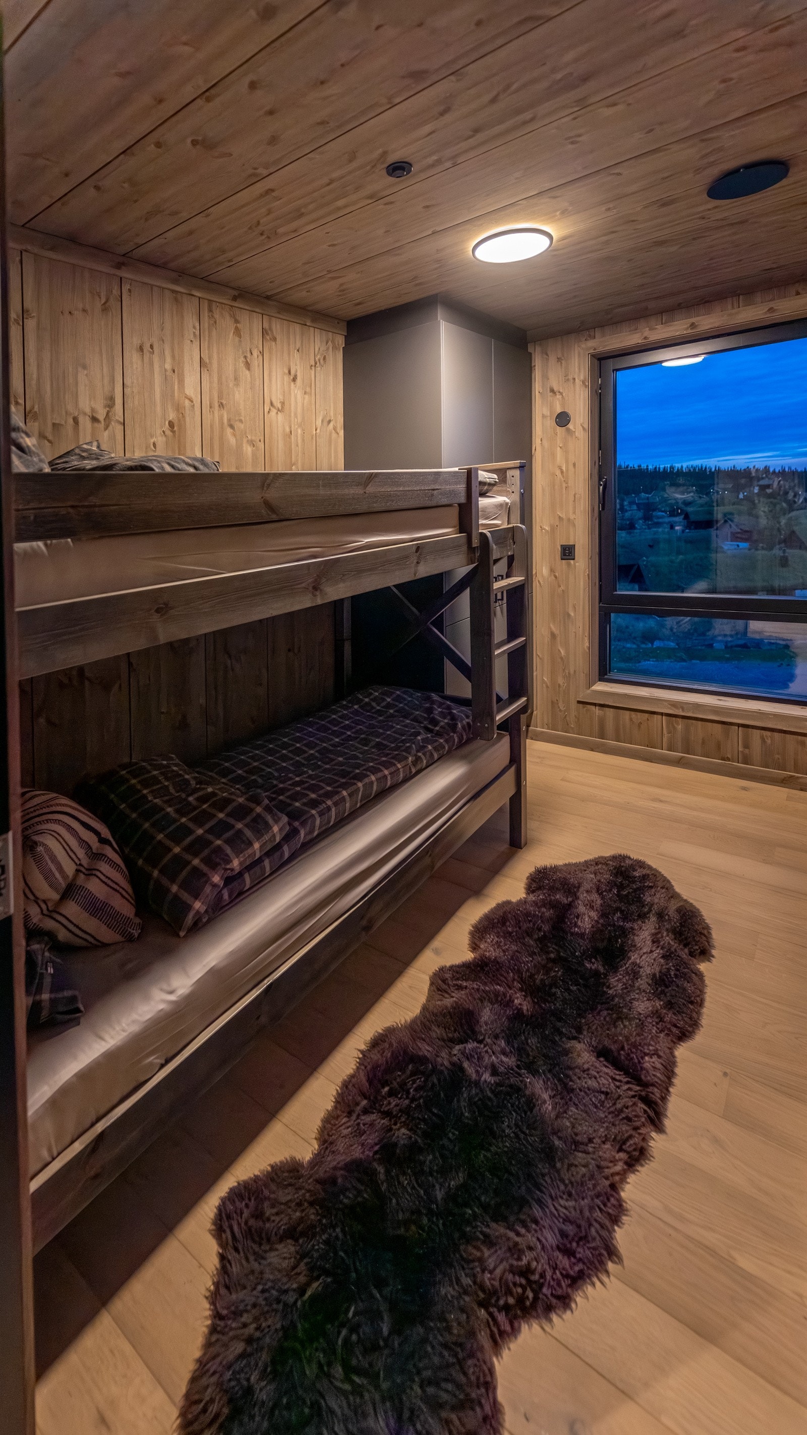 De to øvrige soverommene er innredet med køyesenger og garderobeskap. Galleribilde