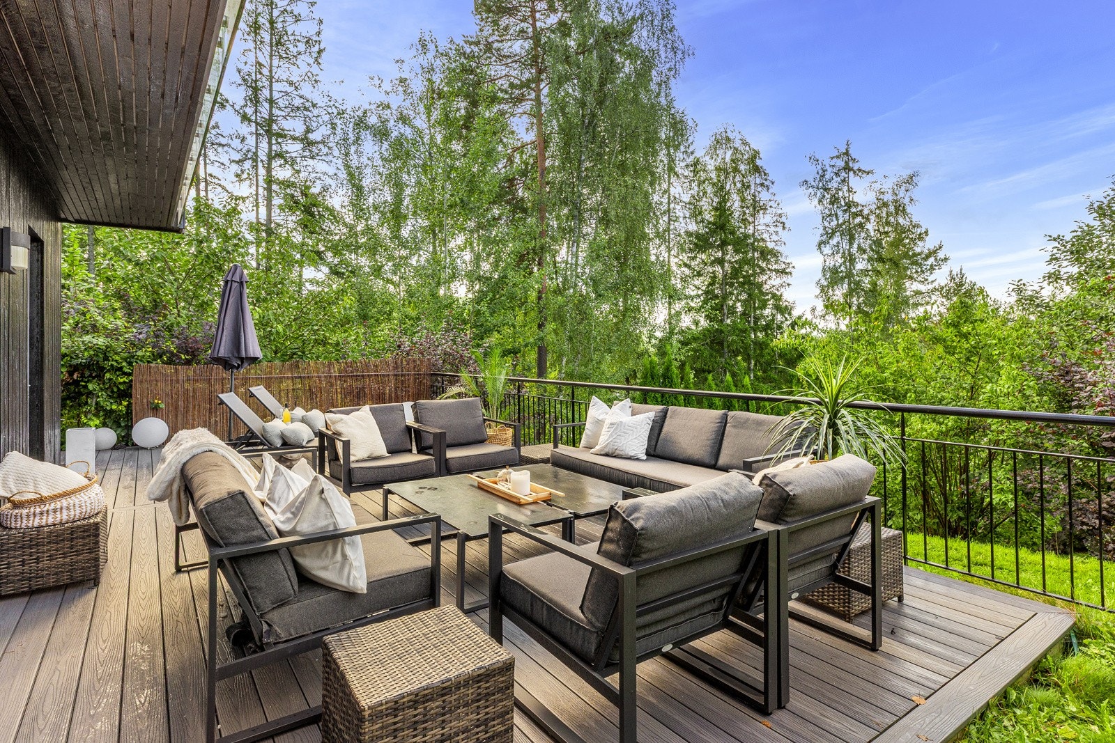 U. etasje: Stor terrasse Galleribilde