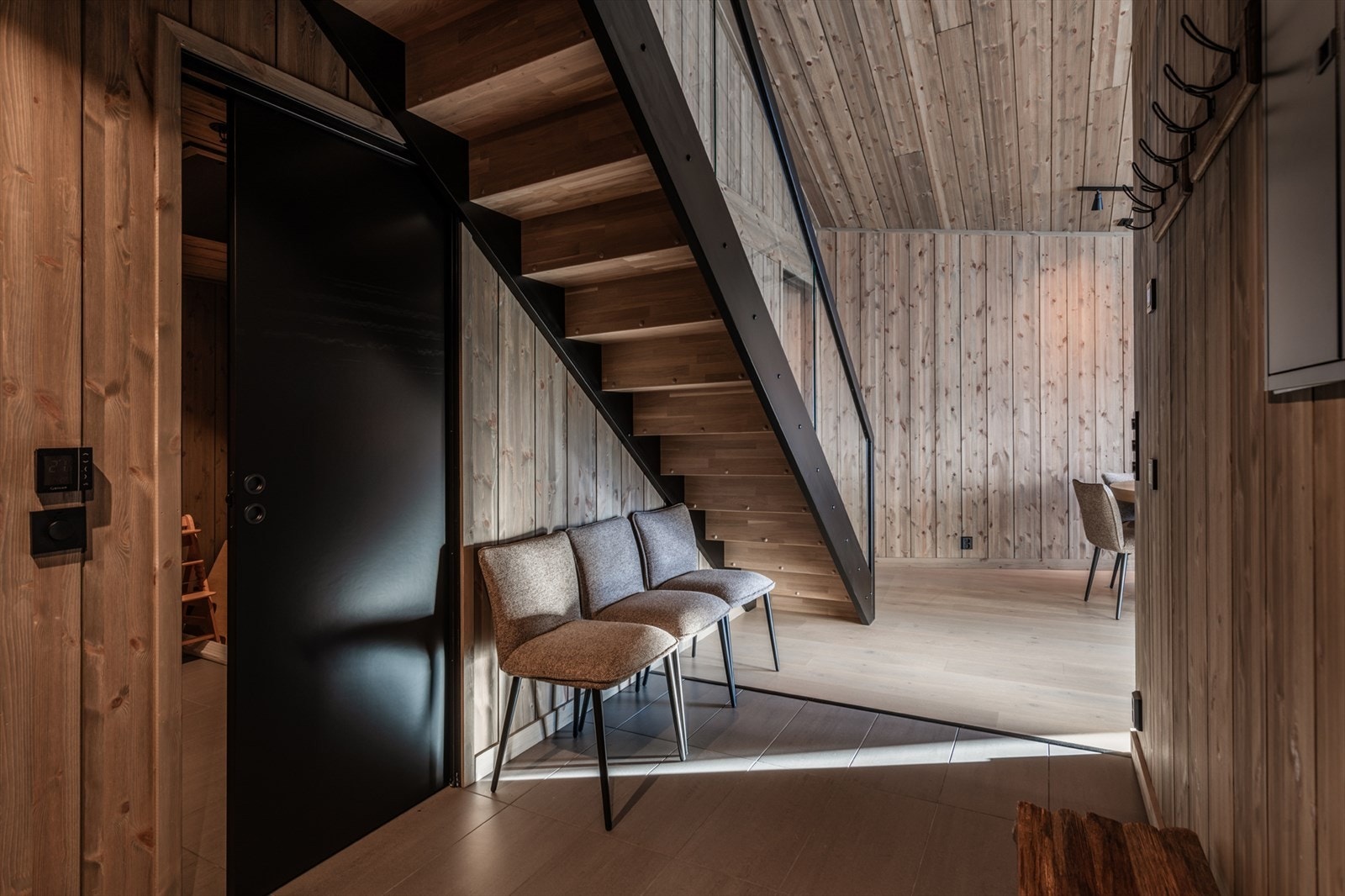 Gang/inngangsparti. Bod t.v. Galleribilde