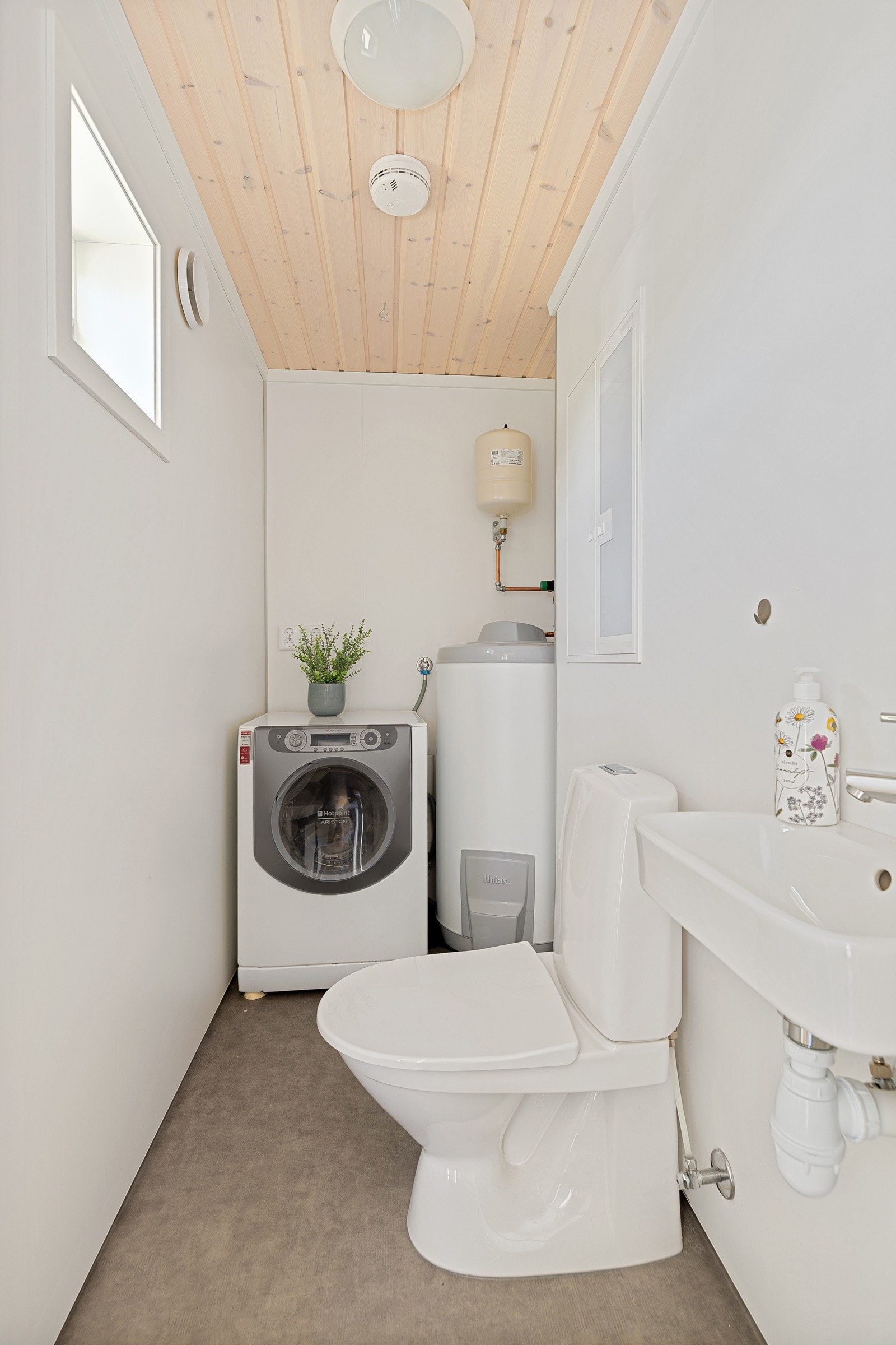 Vaskerom med gjestetoalett Galleribilde