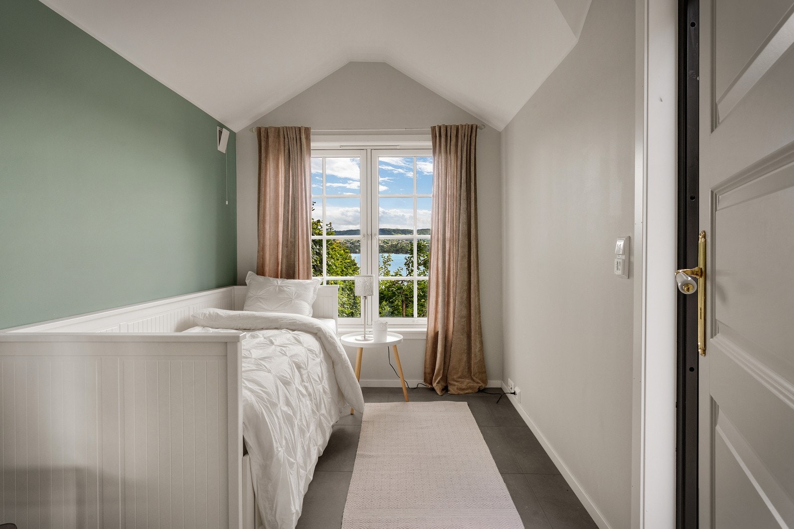 - Skulle det ikke være plass til alle besøkende i boligen er annekset et fint alternativ - Galleribilde