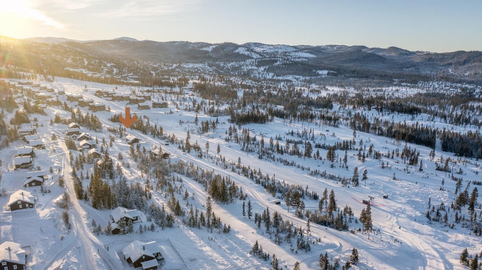 Eiendommen har god beliggenhet i et veletablert hyttefelt i Natten på Nesfjellet ca. 752 moh. Galleribilde