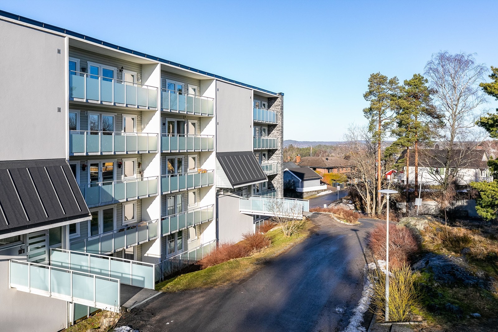 Leiligheten er tilknyttet hovedinngangens calling-anlegg. Galleribilde