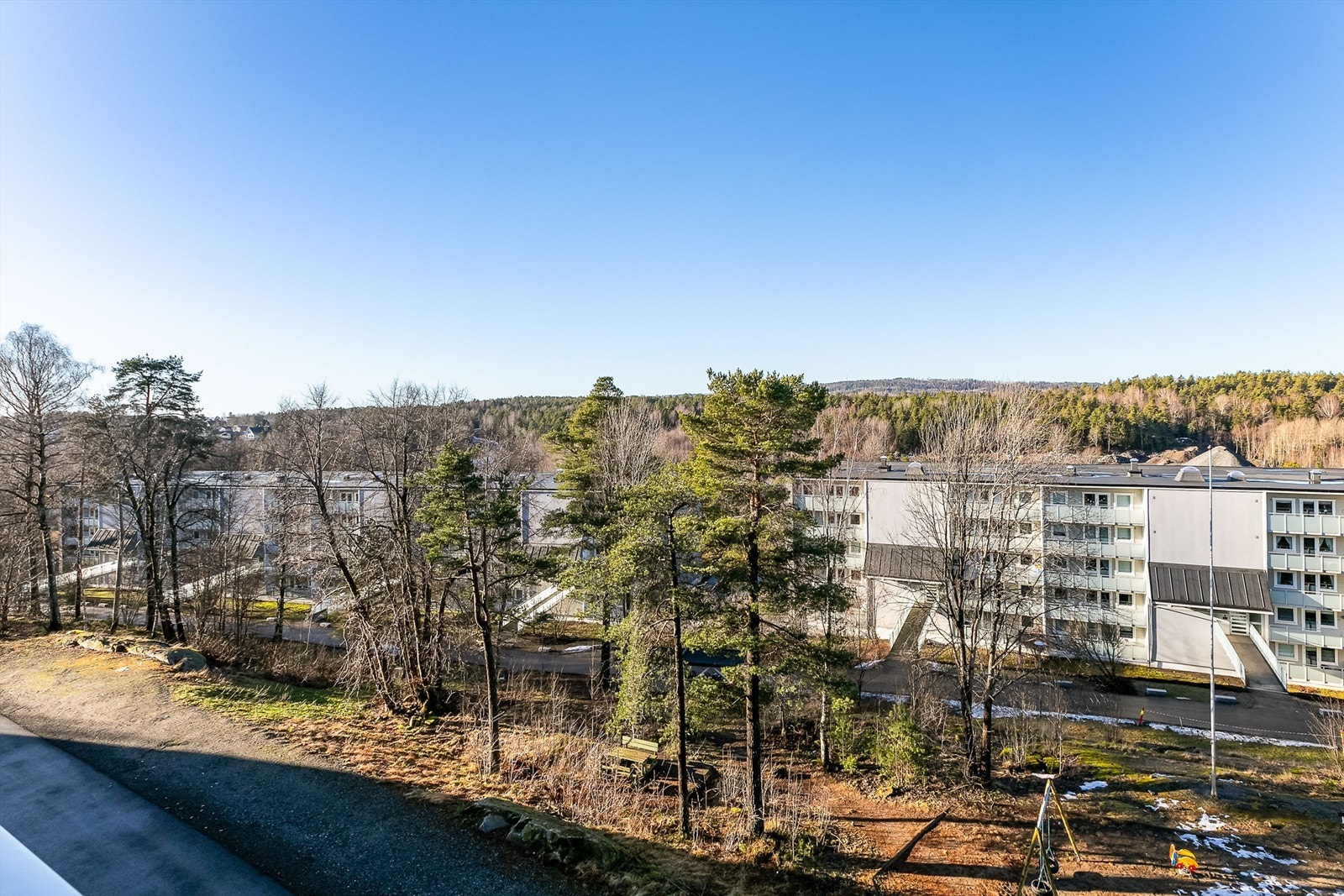 Balkongen på vestsiden byr på nær 180 grader vid utsikt mot Mosseskogen i vest. Galleribilde