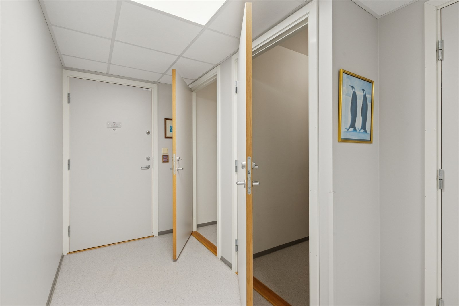 Leiligheten disponerer to innvendige boder med god lagingsplass. Galleribilde