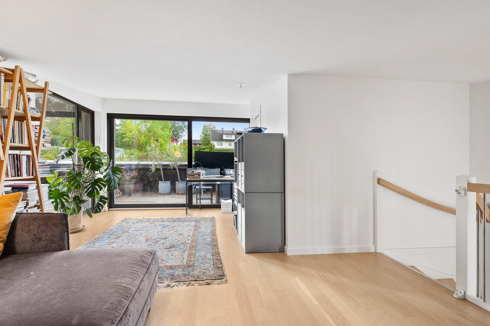 Loftstue med utgang til terrasse. Galleribilde