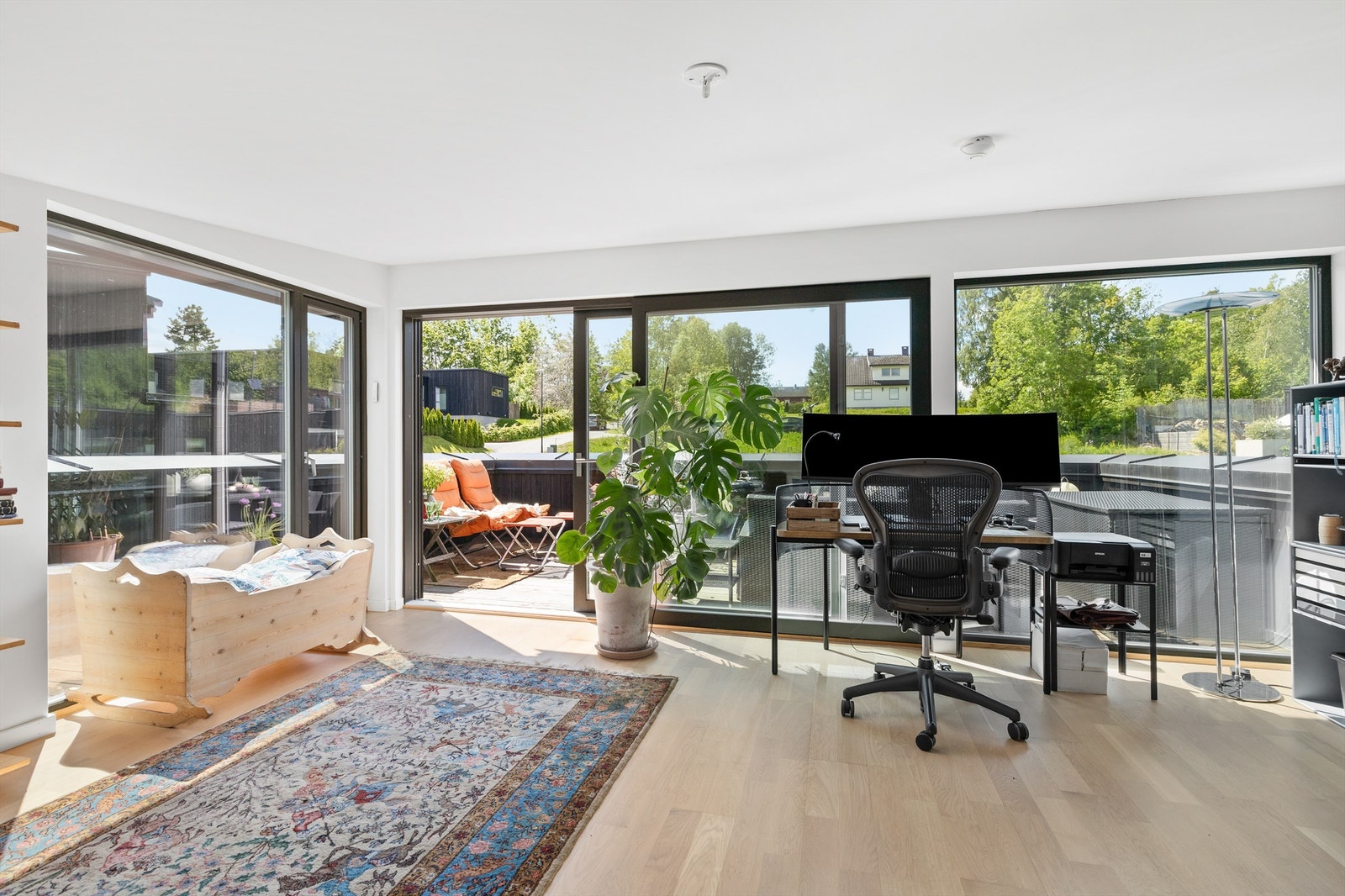 Fra loftstuen er det utgang til stor terrasse. Galleribilde