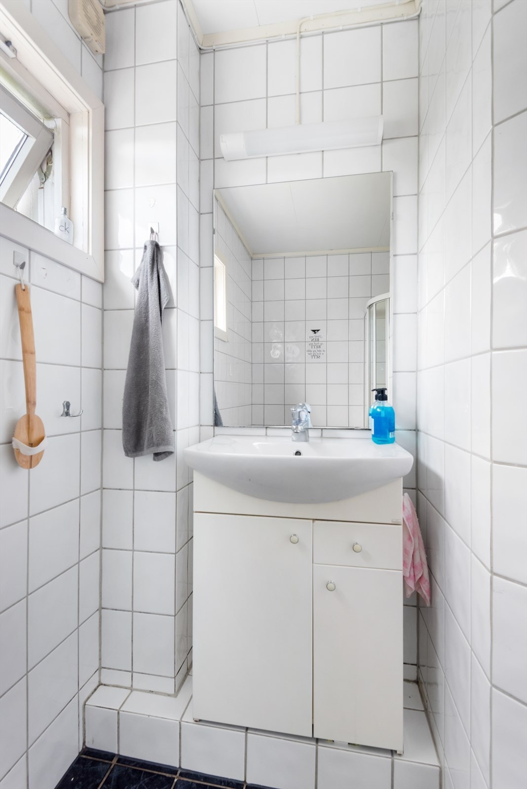 Bad med lys innredning. Galleribilde