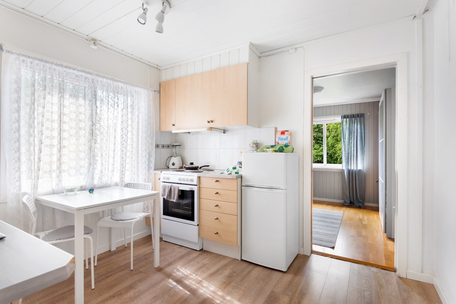 Kjøkken med adkomst til soverom. Galleribilde