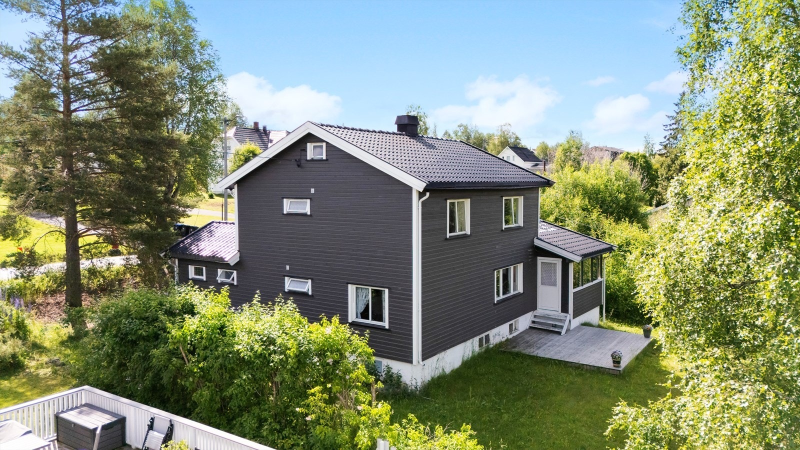 Hel tomannsbolig, 2 boenheter. Galleribilde