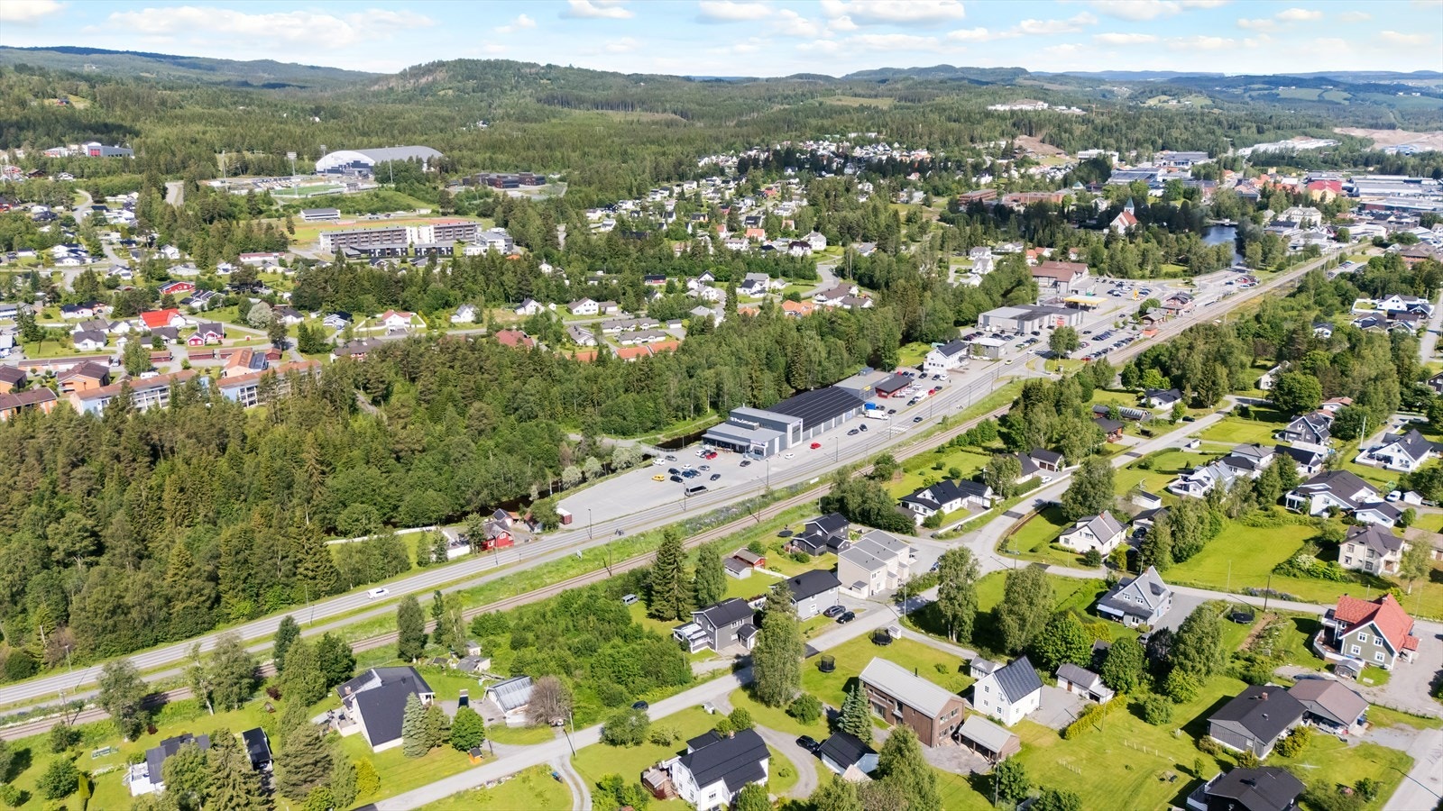 Kort veg til sentrumsfasiliteter i Raufoss. Galleribilde