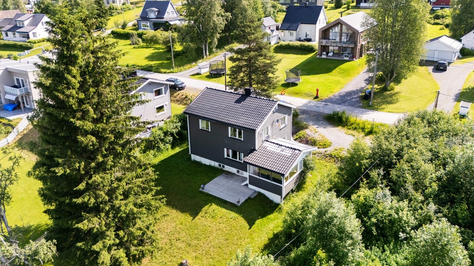 Velkommen til Framstadvegen 8!
I hovedsak boligbebyggelse i området rundt. Galleribilde