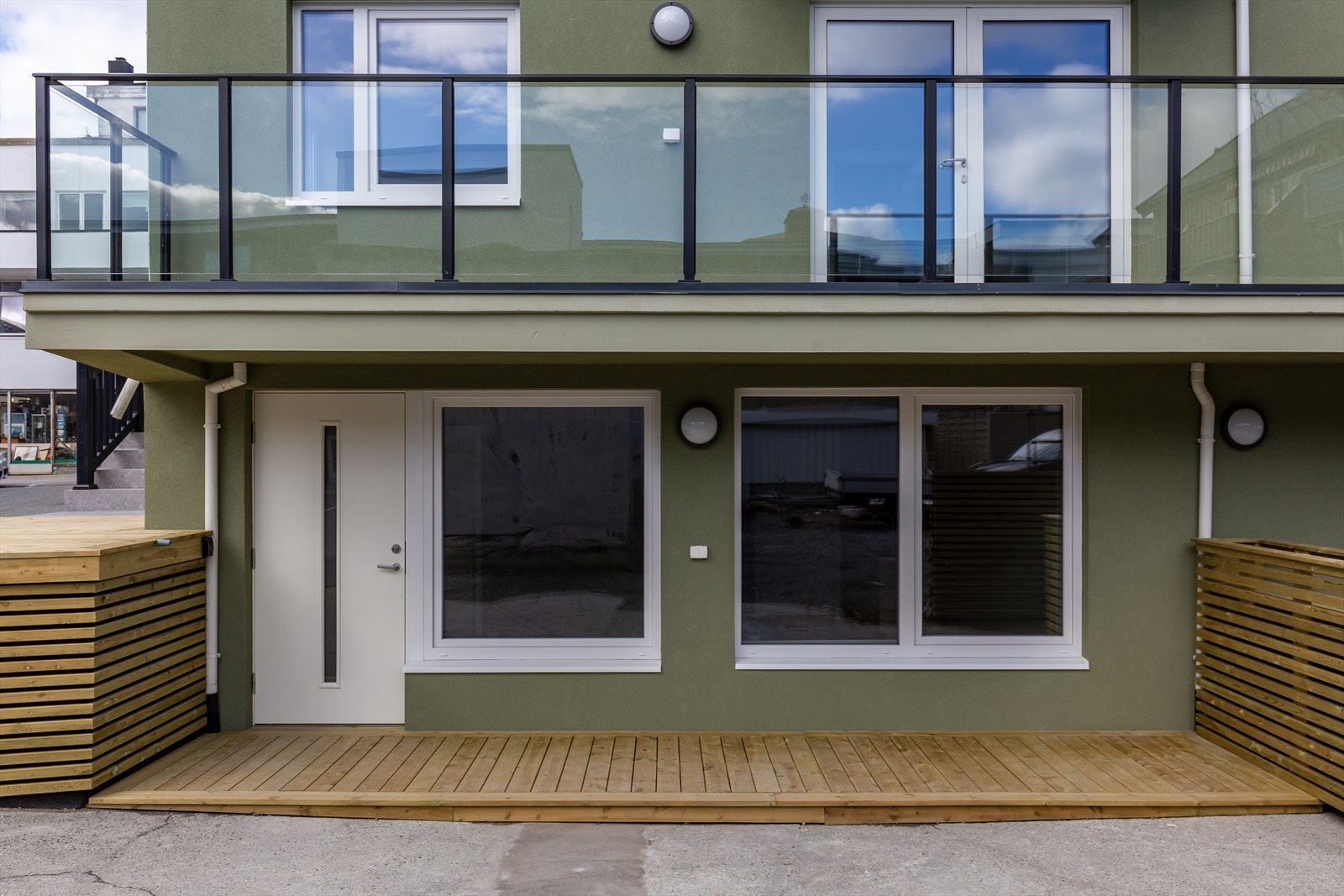 Ved inngangen er det egen terrasse Galleribilde