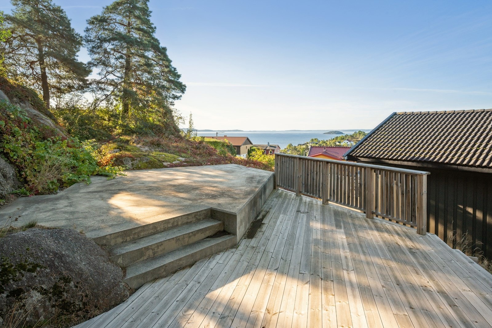 Her kan sommeren og den flotte utsikten nytes fra morgen til kveld. Galleribilde