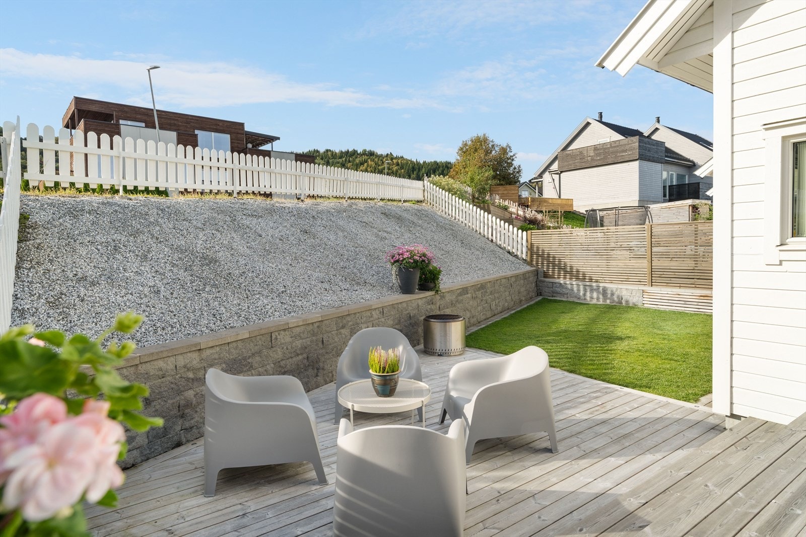 Uteområdene innbyr til både stille stunder og lange, sosiale kvelder. Galleribilde