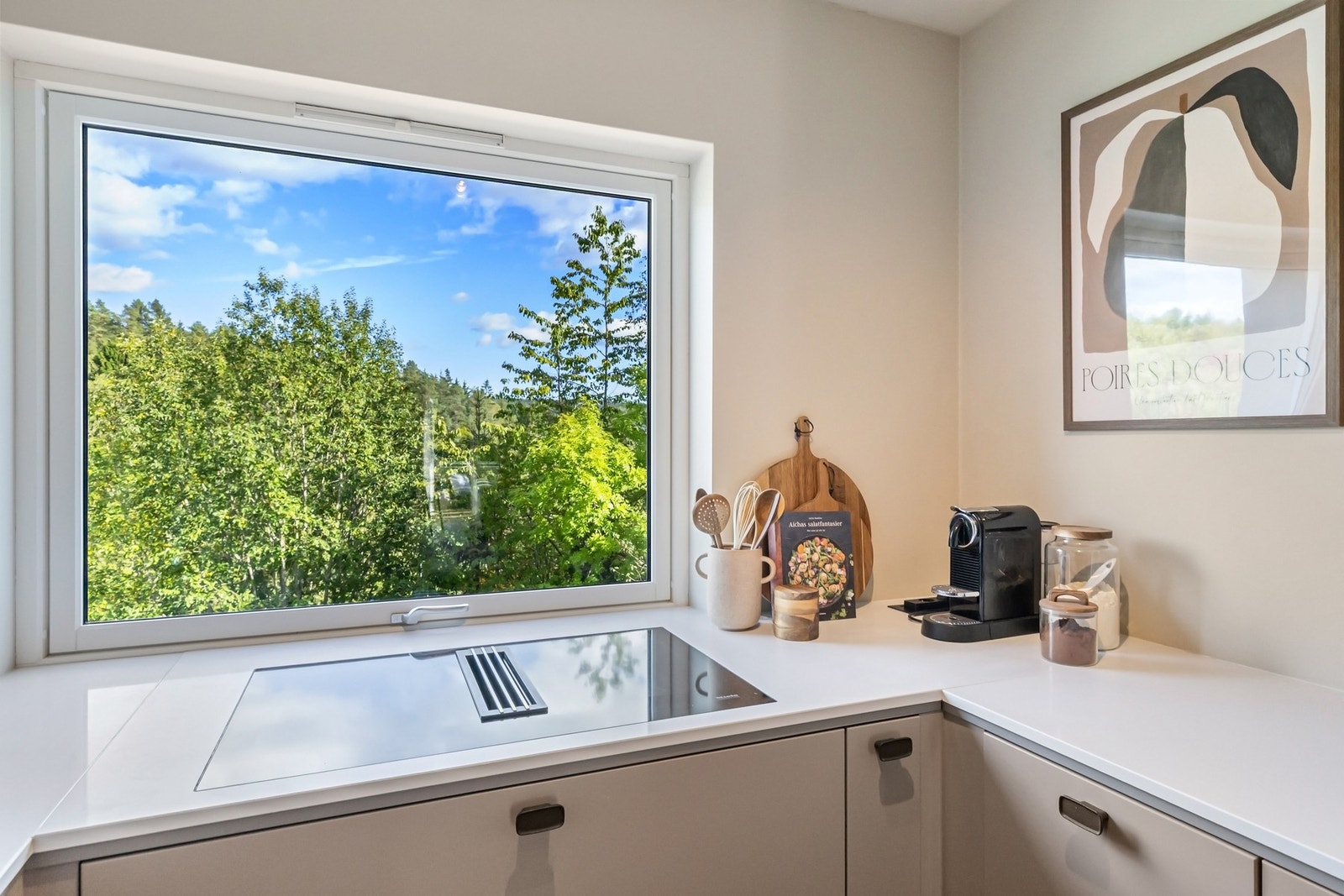 Lyse benkeplater i quartz/kompositt (Nerostein) Galleribilde