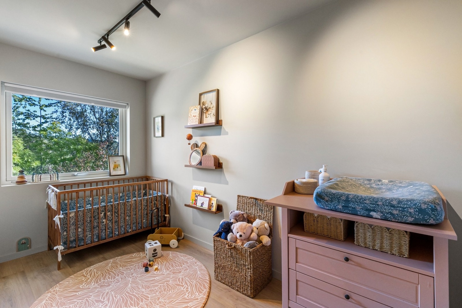 Leiligheten har 2 romslige soverom Galleribilde