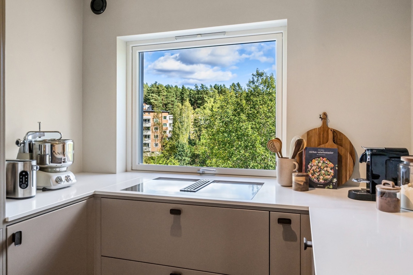 Miele planlimt induksjonstopp med integrert kullfilter Galleribilde