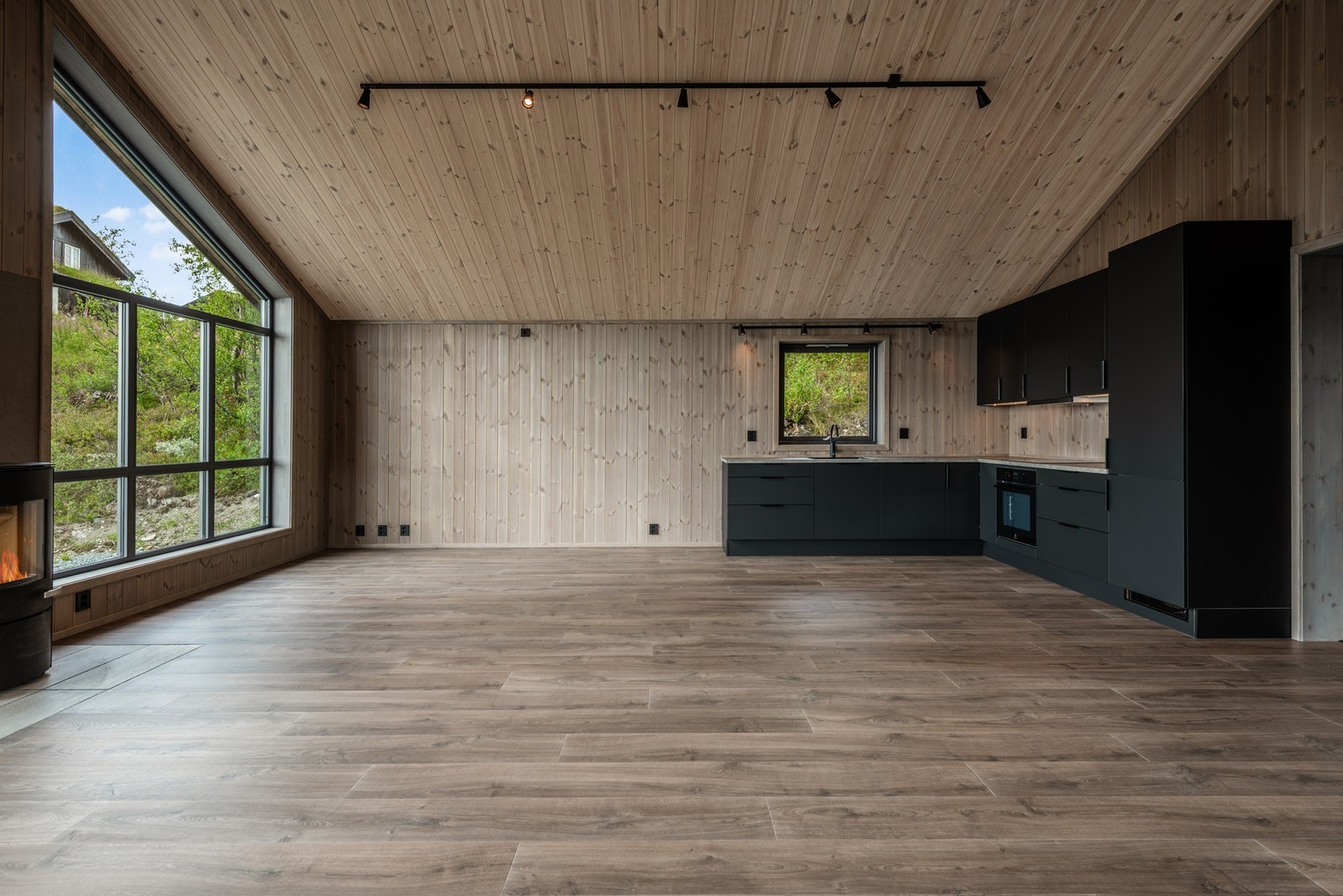 Høyden under taket gir en luftig følelse. Galleribilde