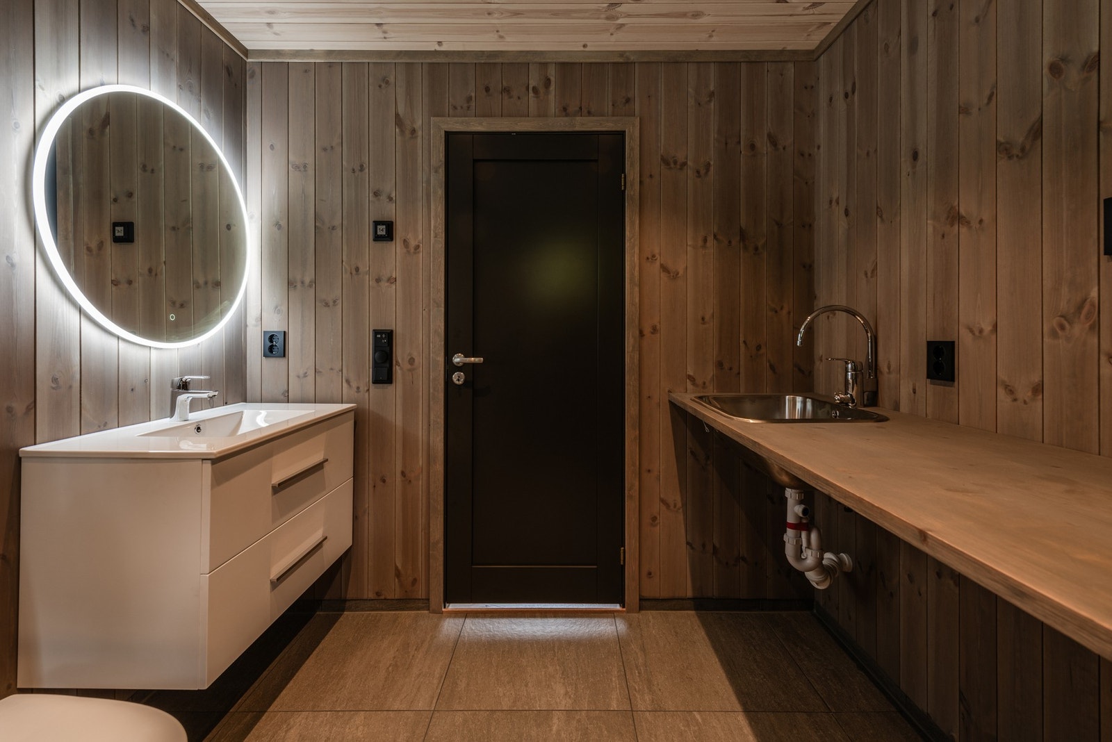 Badet har opplegg for vaskemaskin. Galleribilde