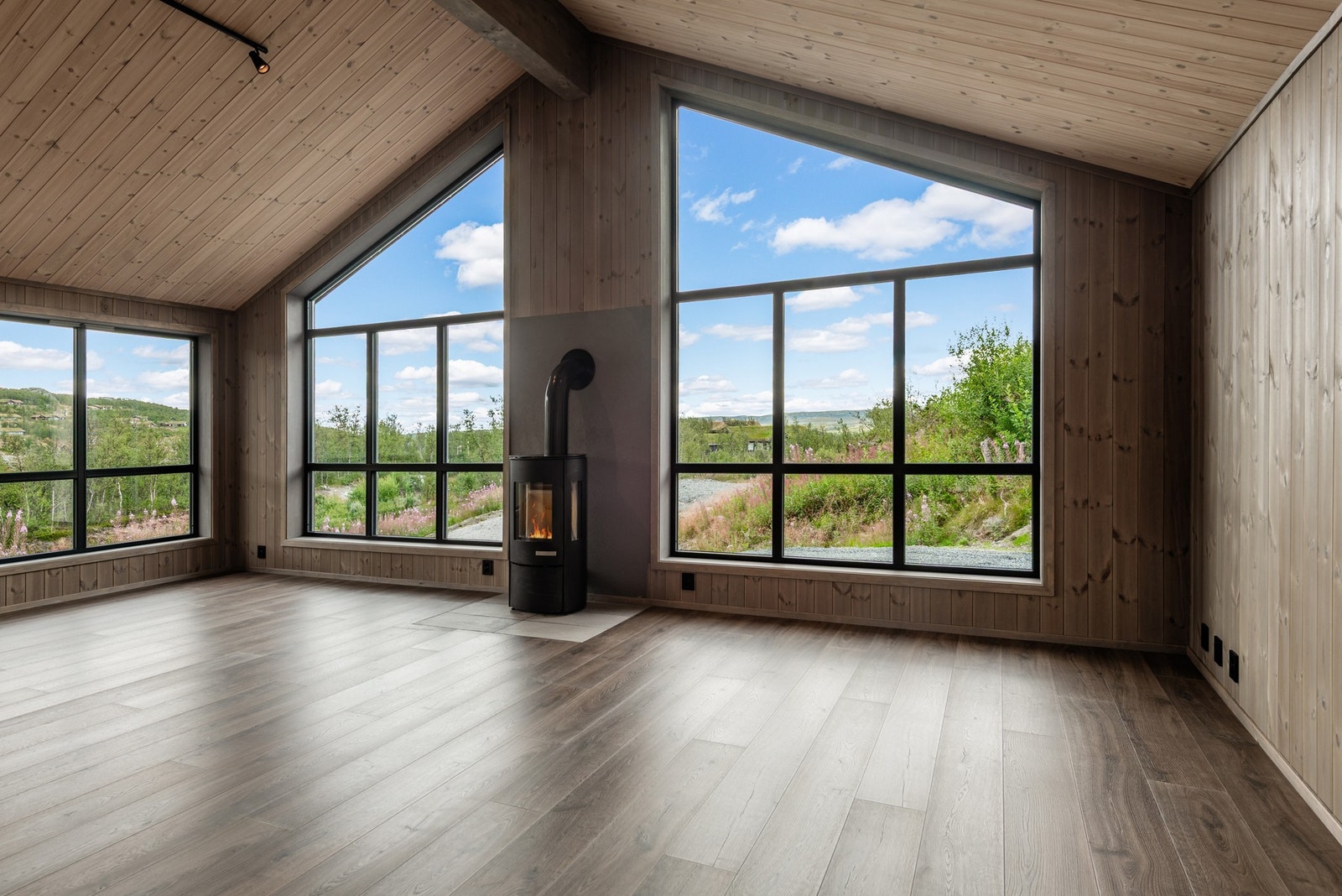 Det er god plass til flere sittegrupper. Galleribilde