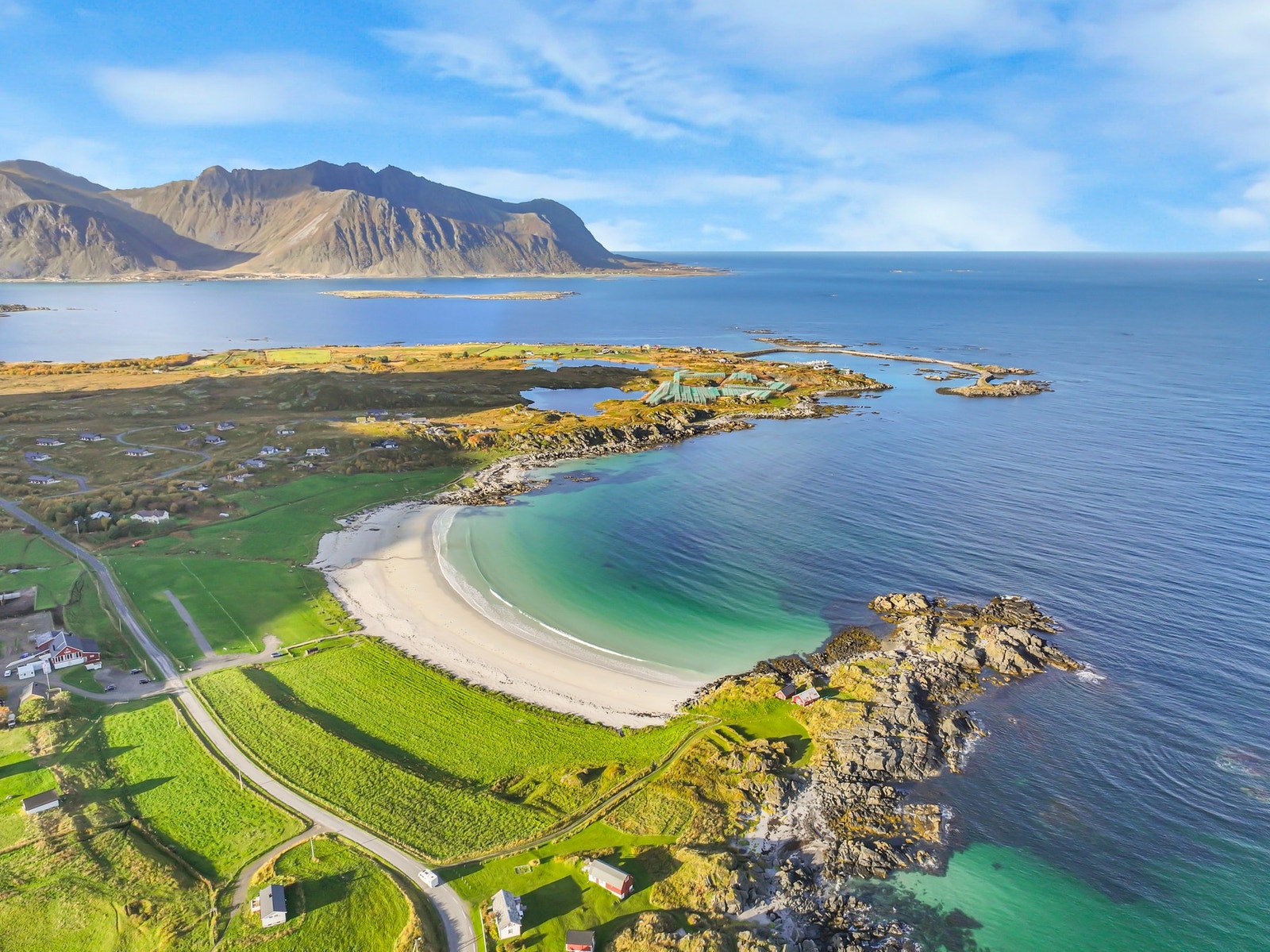 Enten du gjør deg klar til å gå fotturer, fjellturer, sykle, løpe på stier eller utforske andre utendørsaktiviteter finner du det meste på Gimsøy. Galleribilde