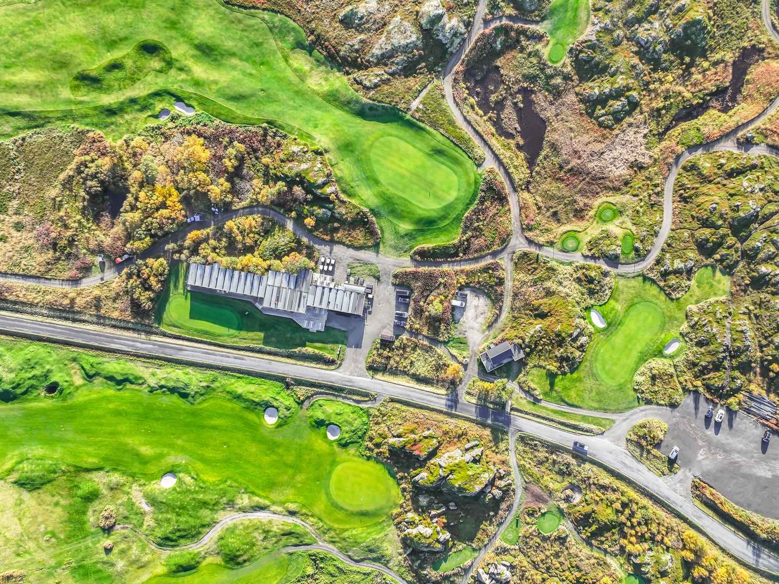 Lofoten Links (en av verdens vakreste golfbaner) ligger i kort avstand fra eiendommen. Galleribilde