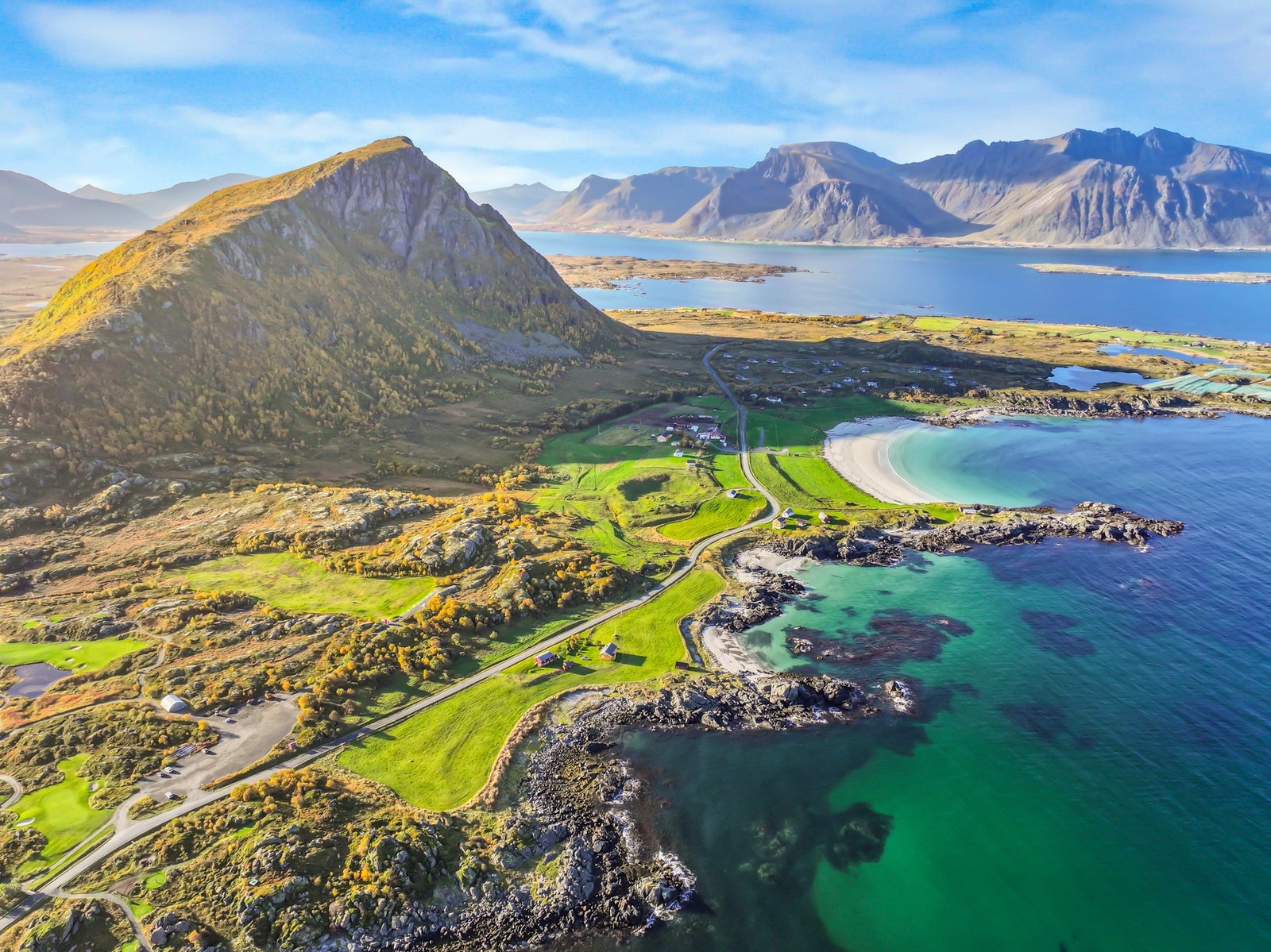 Eiendommen ligger på vakre Gimsøya. Galleribilde